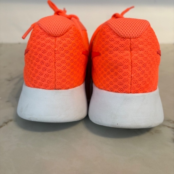 Nike Tanjun Women’s Running Shoe Size 8 Orange - Picture 5 of 9